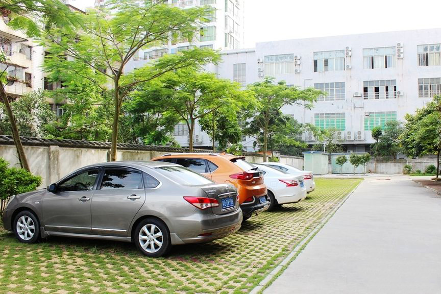 小区地上停车位实景图.jpg